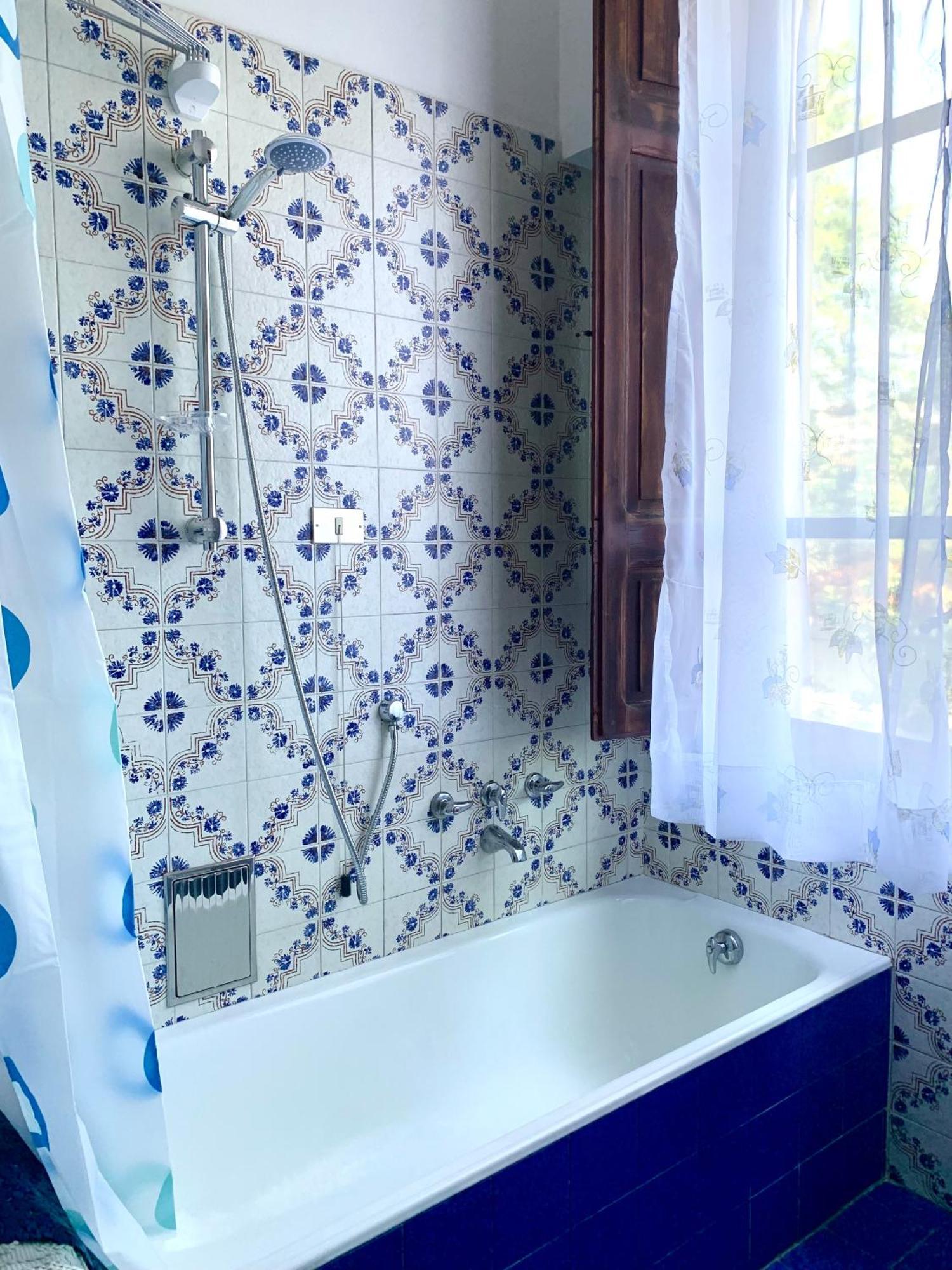 Guest House A Due Passi 올비아 외부 사진